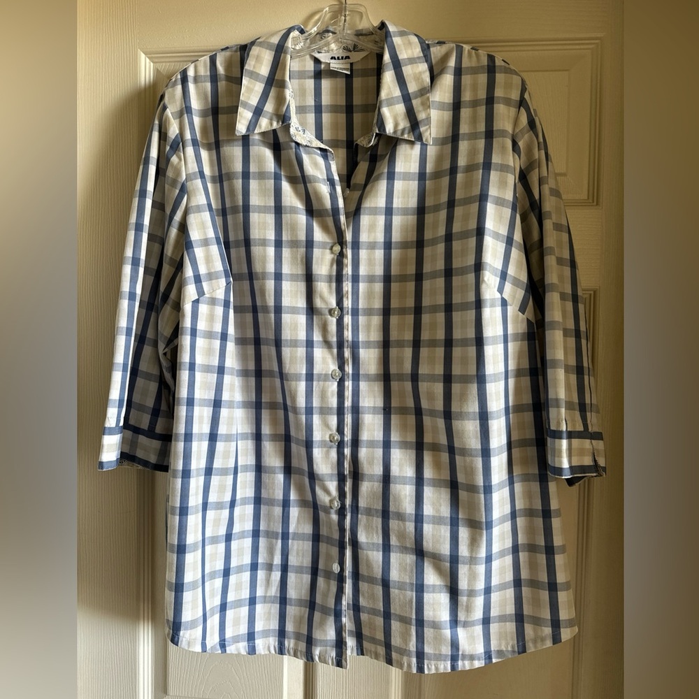 Alia woman’s button down 22W